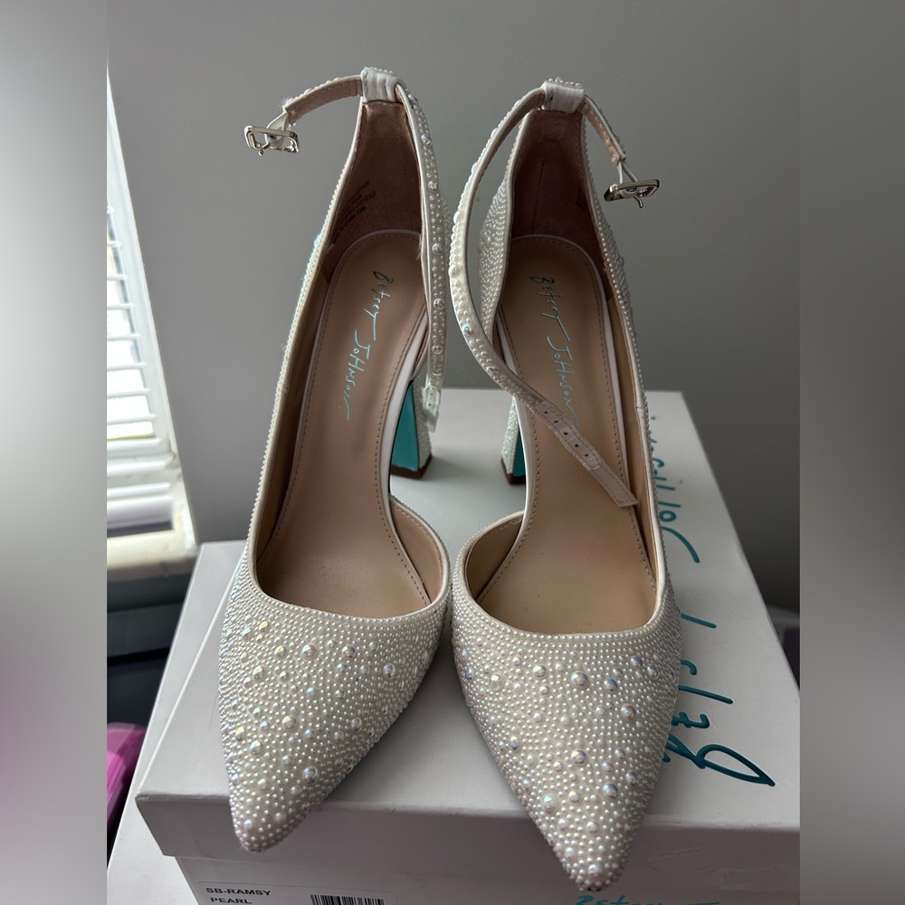 Betsey Johnson Ramsy Pearl Heel - Picture 4 of 8